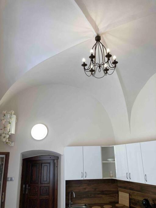 In Gothic House, 50m To The Old Town Square Apartment Prag